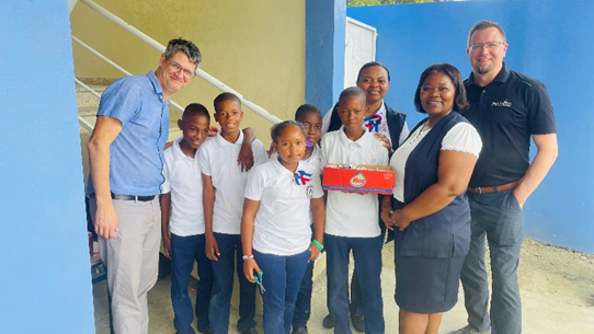 International Learning Leaders posing for picture with local students.